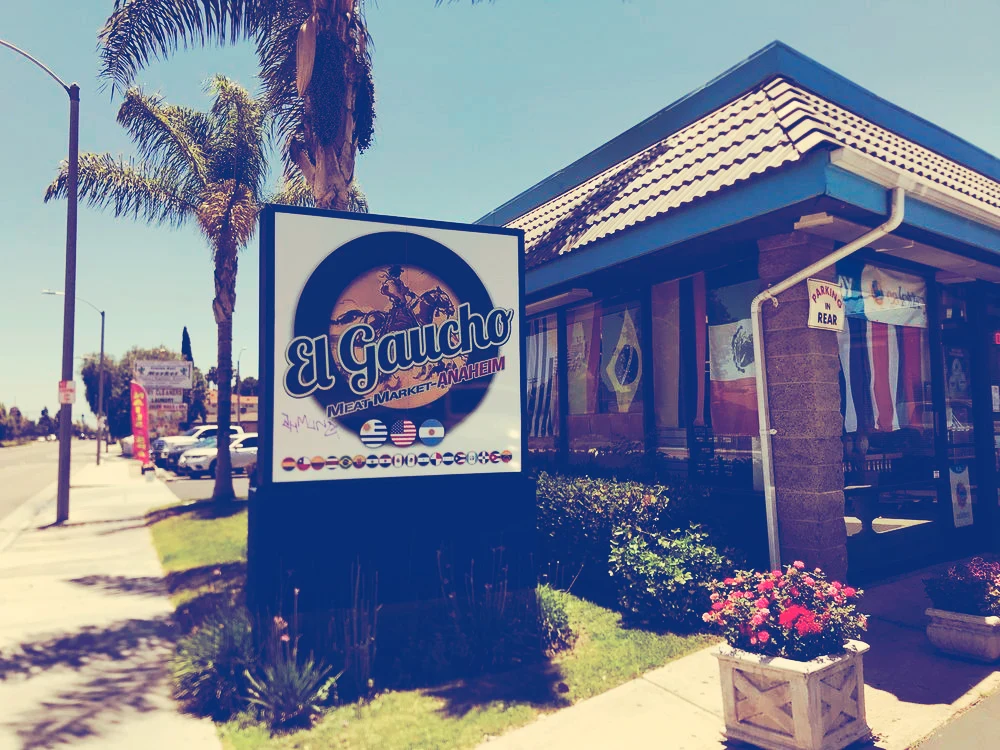 La entrada y el letrero de El Gaucho en State College Boulevard.
